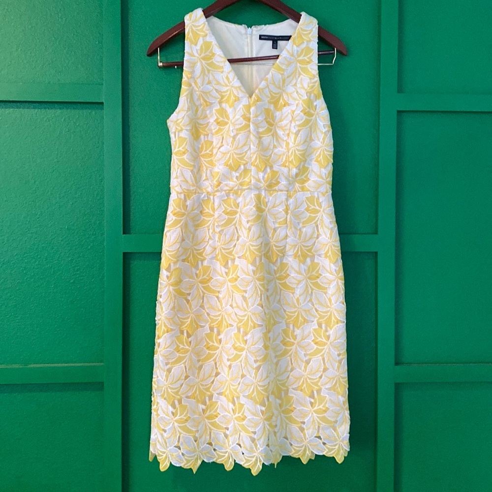 White House Black Market Tonal Sheath Sleeveless V-Neck Yellow Lace Dress Size 4